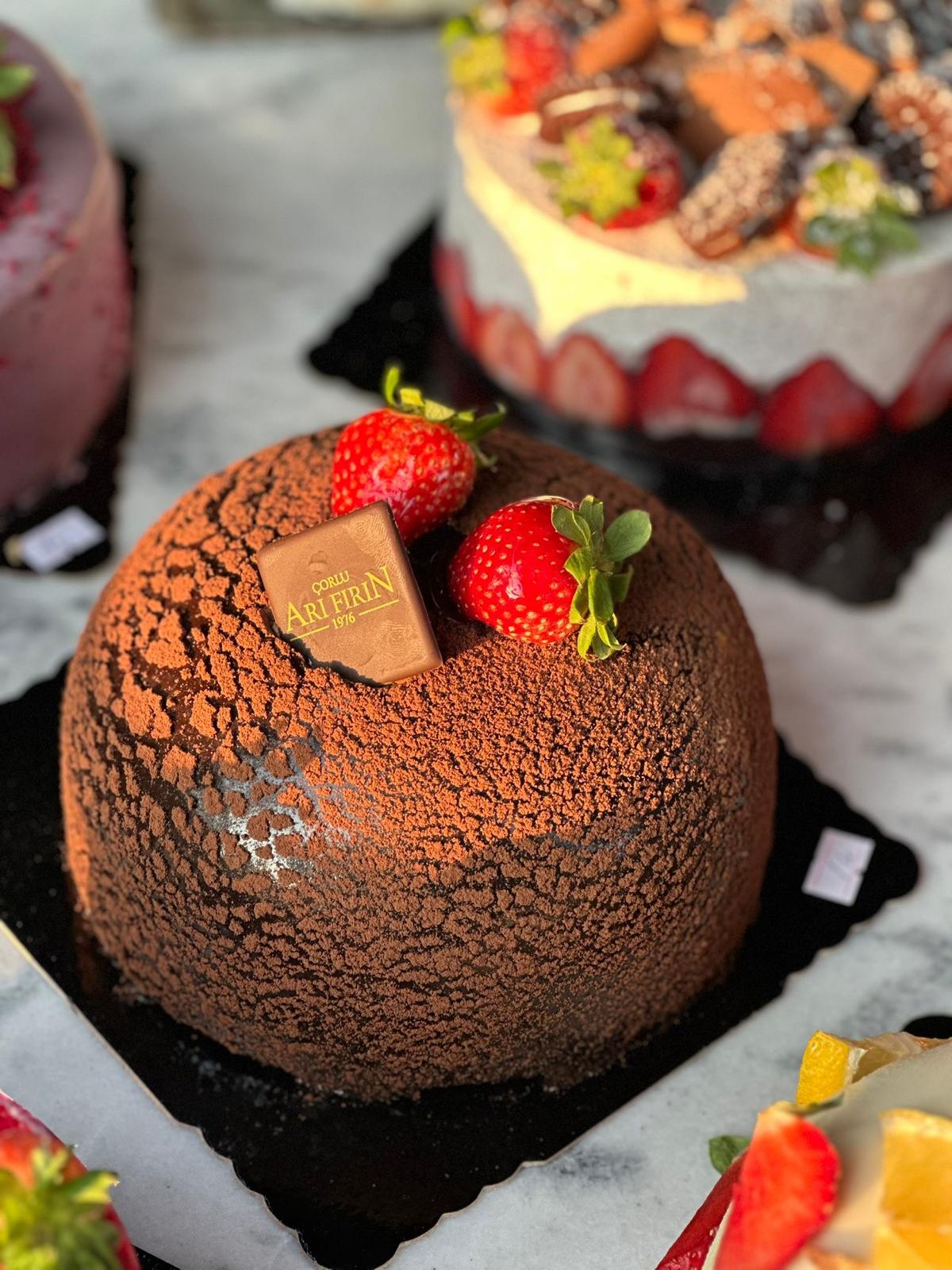 Çorlu Arı Fırın taze çilekli ve karışık meyveli günlük dilim pasta çeşitleri. – Arı Fırın Çorlu